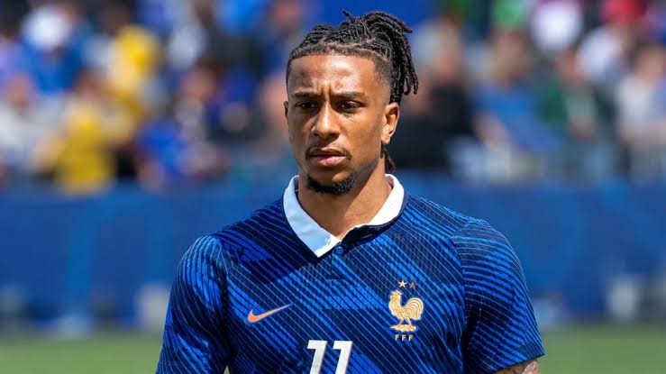 مغربية تجر نجم المنتخب الفرنسي أوليسيه إلى القضاء