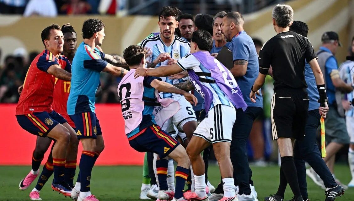 الفيفا يصدر عقوبات قاسية بحق منتخبي الأرجنتين وإسبانيا بعد أحداث نهائي مونديال 2026