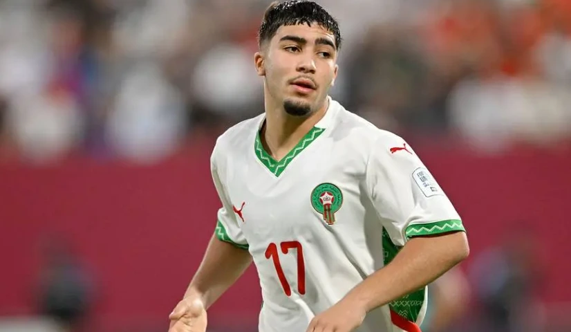 منصف زكري يحط الرحال في لشبونة تمهيدا للانضمام إلى سبورتينغ البرتغالي