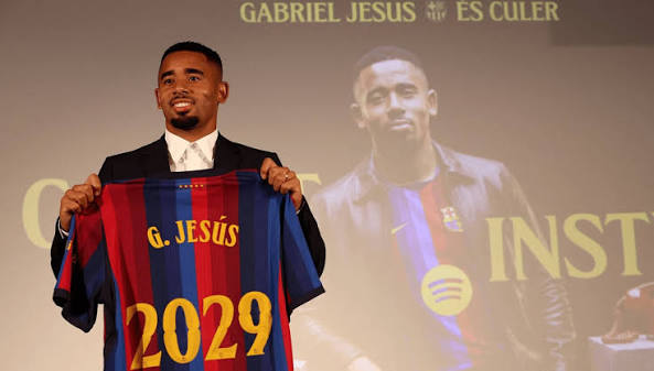 رسميا.. برشلونة يتعاقد مع المهاجم البرازيلي جيسوس قادما من أرسنال