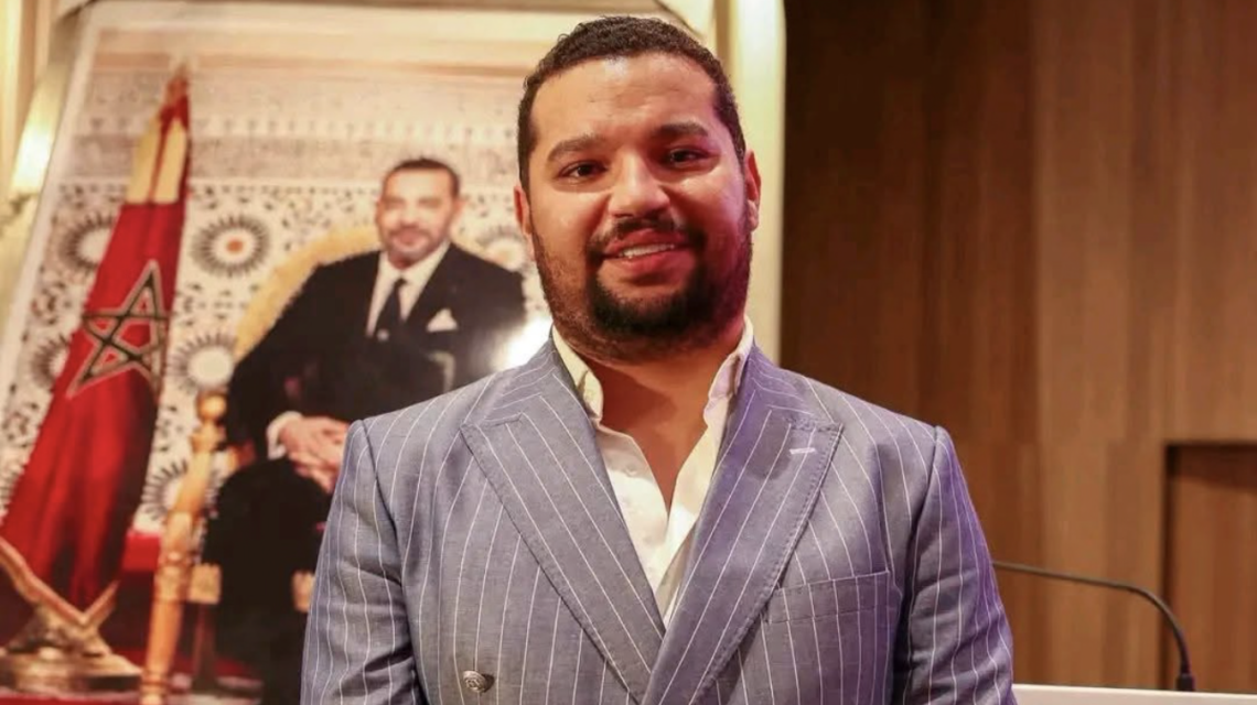 العسري يرفع المنع الدولي عن الوداد ويبقي التزامات آيت منا قائمة