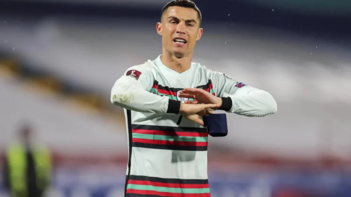 رونالدو يثير الجدل في معسكر البرتغال.. حقيقة غيابه عن التدريبات والخلاف مع جيسوس