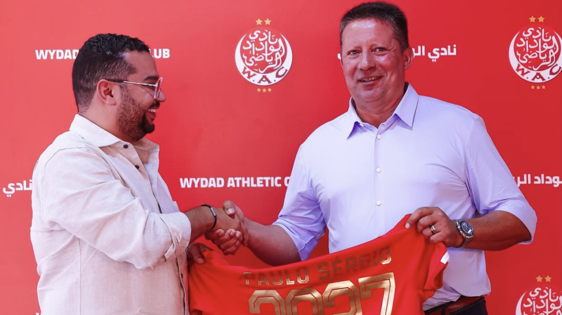 خاص.. العسري يتجه إلى إقالة باولو سيرجيو من تدريب الوداد