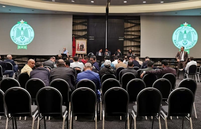 منخرطو الرجاء يطالبون باجتماع طارئ مع الزيات