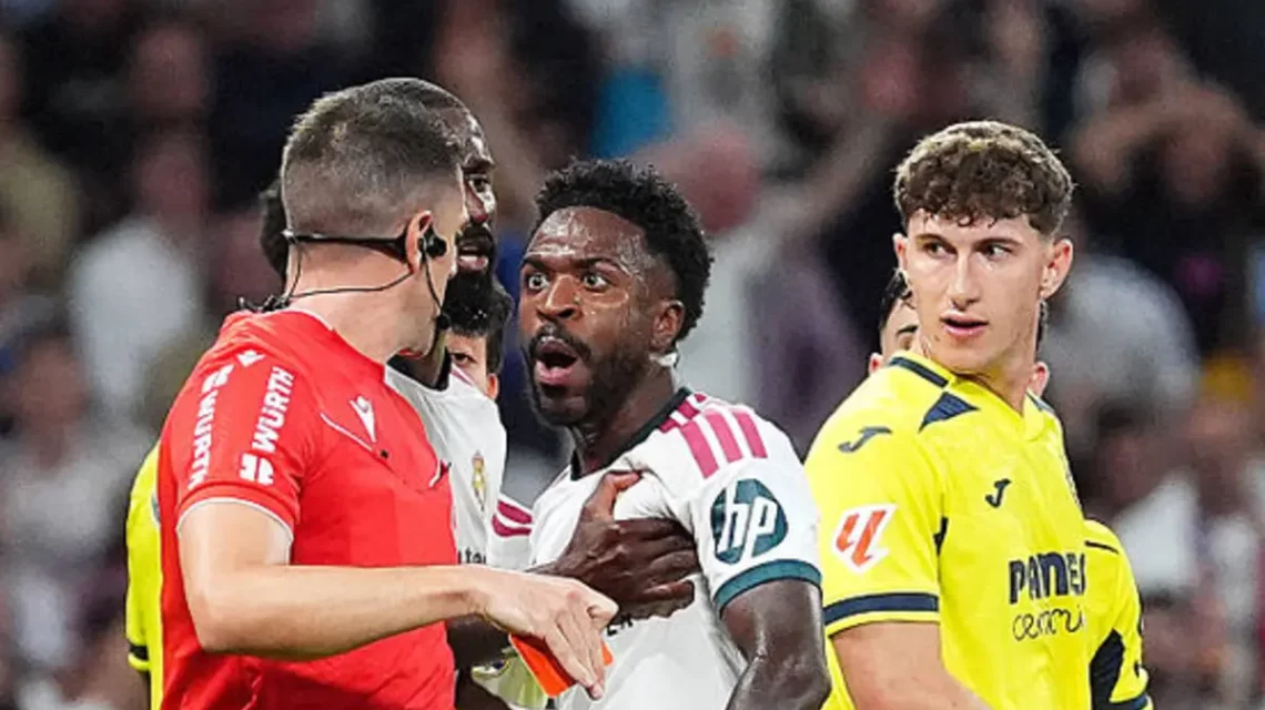 فينيسيوس يغيب عن الكلاسيكو بعد عقوبة الإيقاف لأربع مباريات