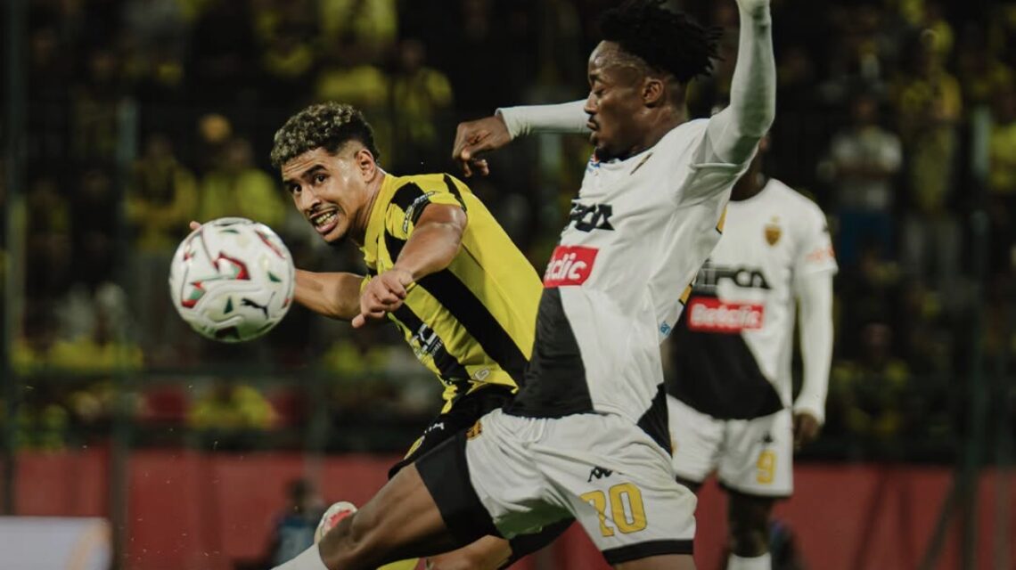 المغرب الفاسي يتعادل أمام أسيك ميموزا ويؤجل الحسم إلى مباراة الإياب